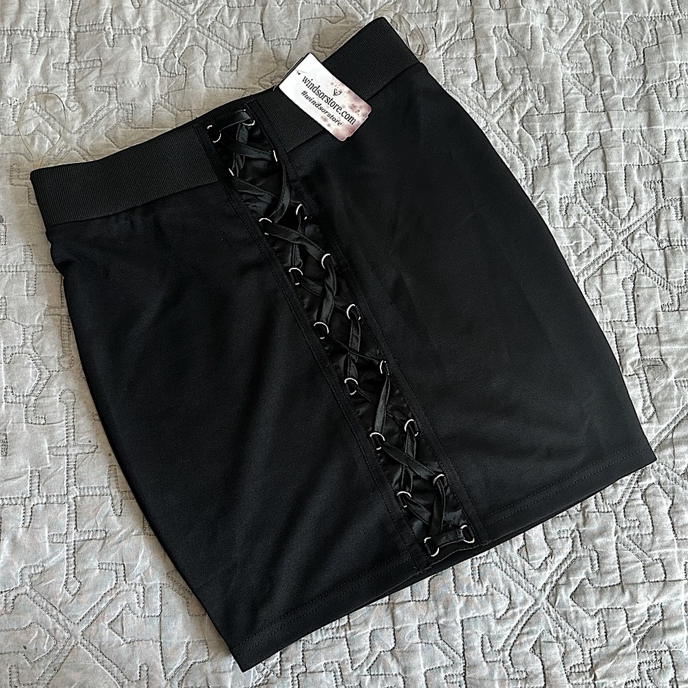 🩷NWT WINDSOR BODYCON LITTLE BLACK SKIRT TIED DESIGN SIZE SMALL FALL TRENDING